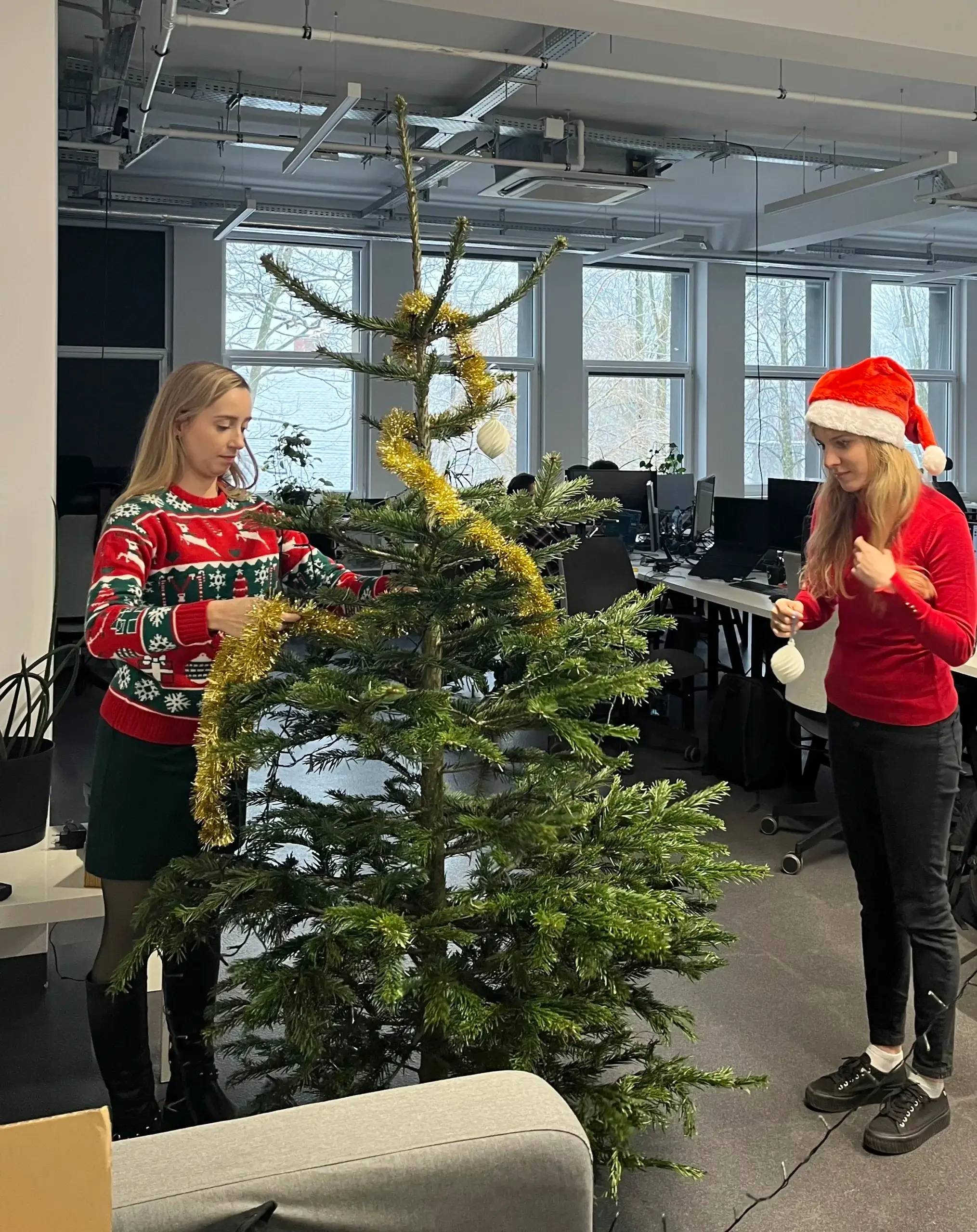 Photo of members of the Polish March Networks team setting up a Christmas tree